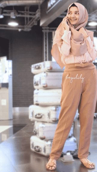 ↓ 16 – Hijab with Pants for Work