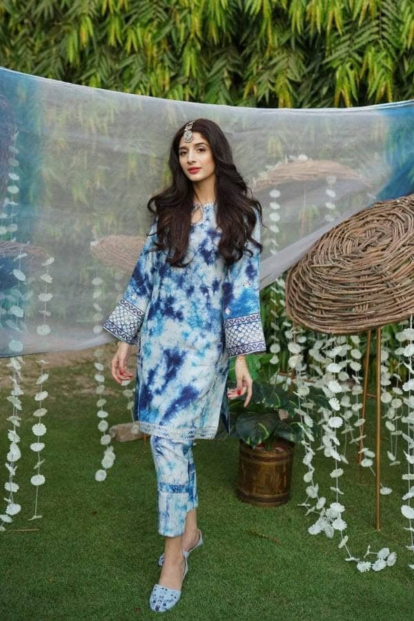 Tie Dye Suit Set Styled With Juttis for Pool Haldi