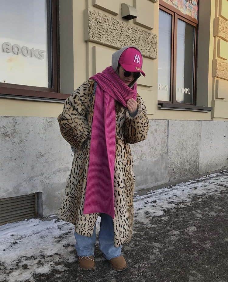 28 – Blanket Scarf Winter Outfits with Leopard Prints & Shocking Pink