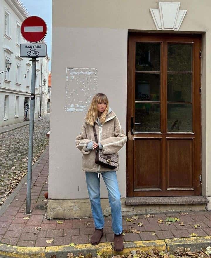 16 – Beige Jacket With Denim Pants And Booties