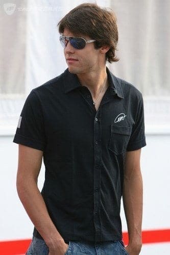 Kaka’s Timeless Casual Look