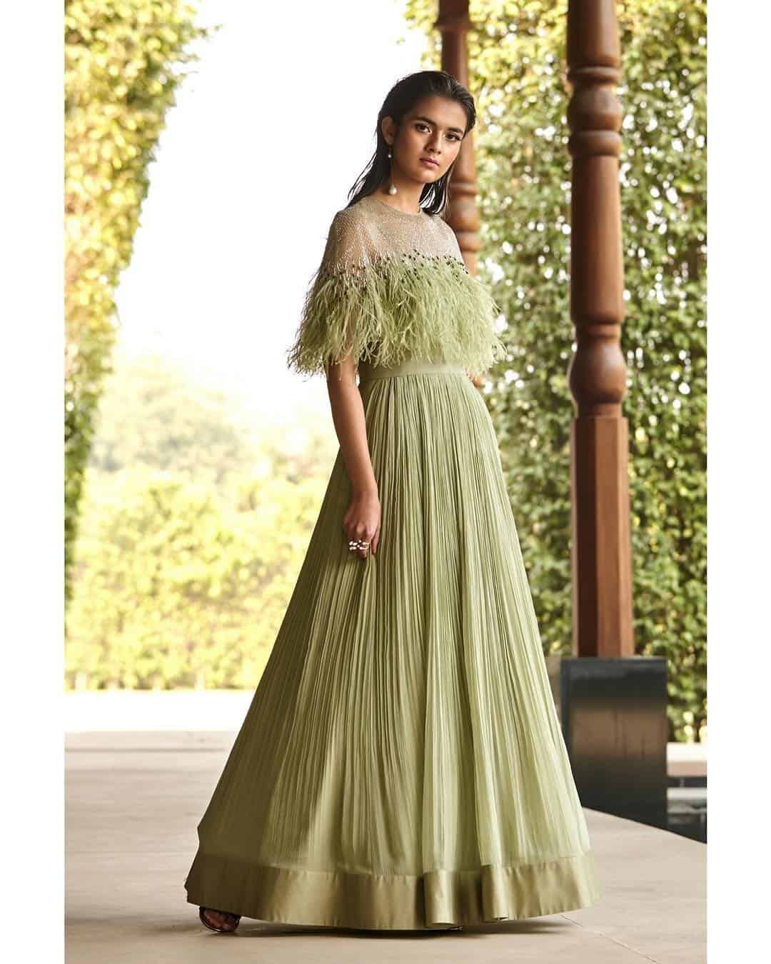 ↓ 3 – Fairytale Engagement Dress