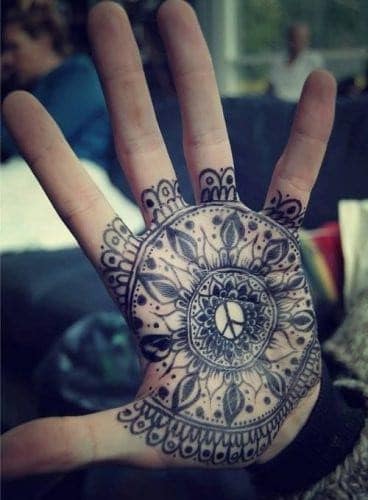 10 – Modern Round Henna Design