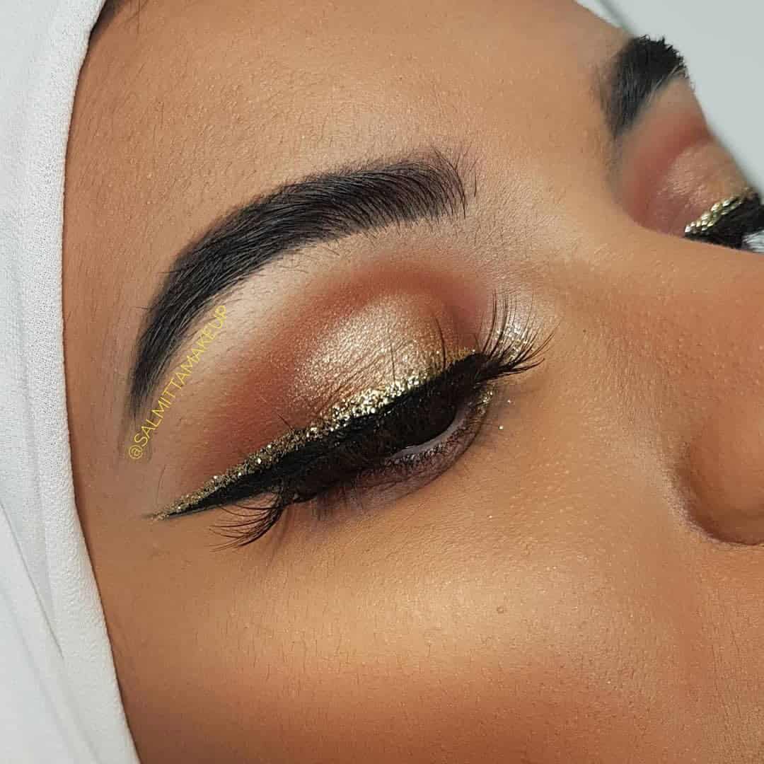 5 – Light Brown With Golden Eyeliner