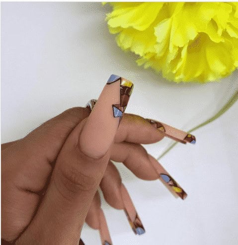 17 – Geometric Nails