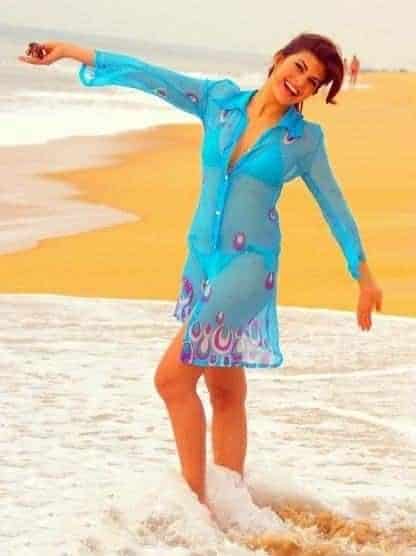 ↓ 17 – Jacqueline Fernandez’s Thrilling Beachwear