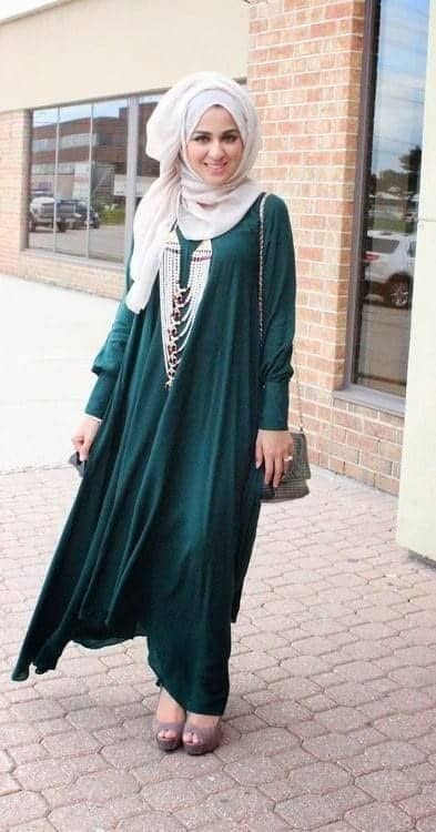 ↓ 2 – Hijab With Abaya