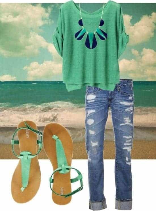 ↓ 6 – Beach Style Combination For Mums This Year