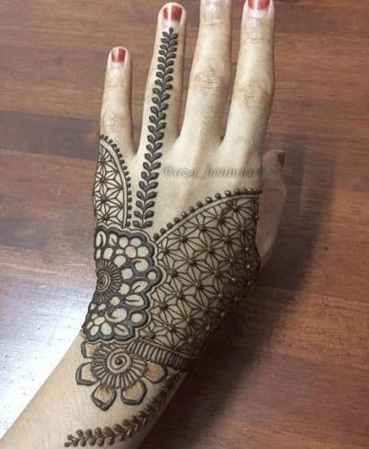 ↓ 21 -Remarkable Henna Art