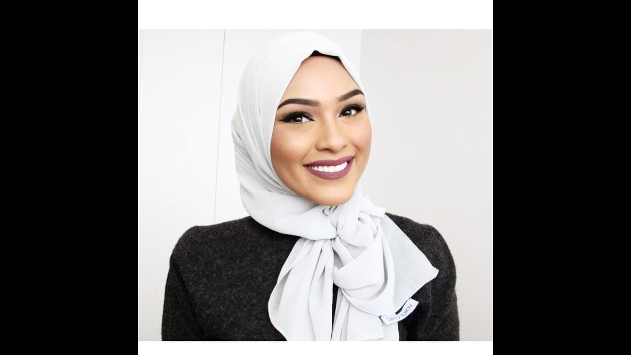 ↓ 11 – Trendy Easy Knotted Hijab