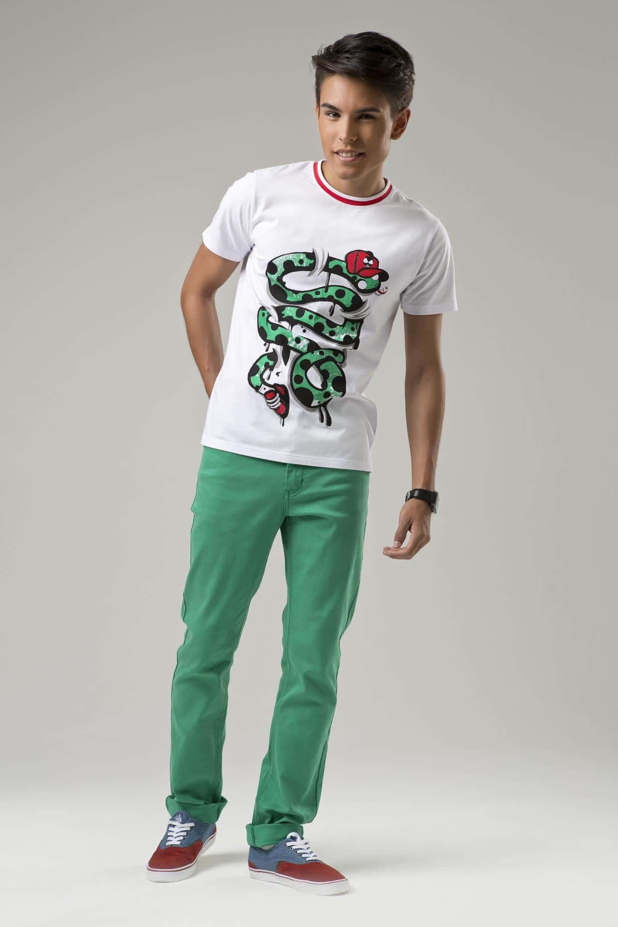 ↓ 17 – Colored Chinos With Cool White T-Shirts