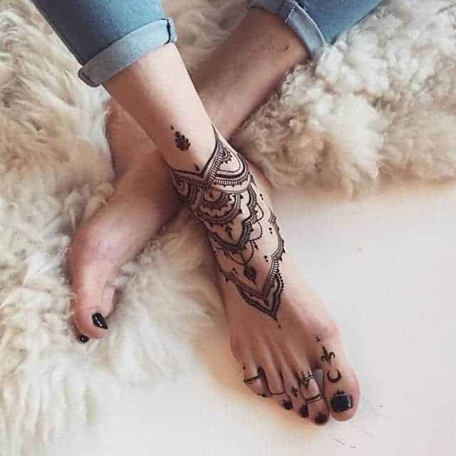 ↓ 3 – Henna Toe