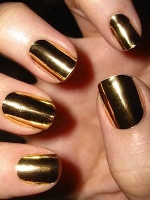 23 – Gold Mirror Nail Art