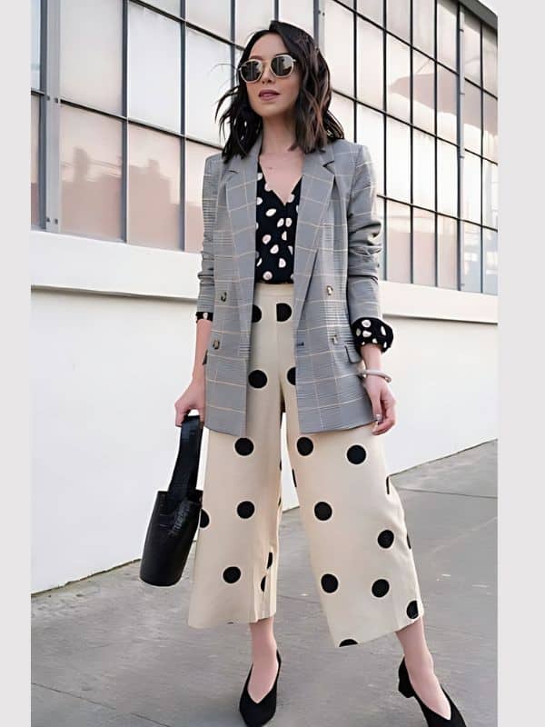 ↓ 10. Polka Dot Outfit Style