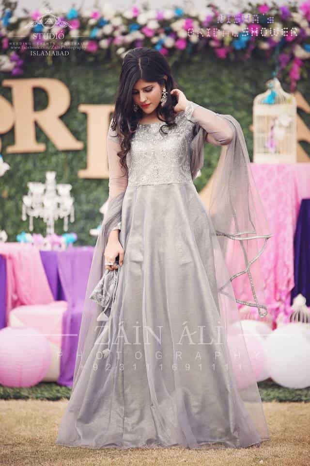 ↓ 12 – What To Wear When Attending A Bridal Shower In Pakistan?