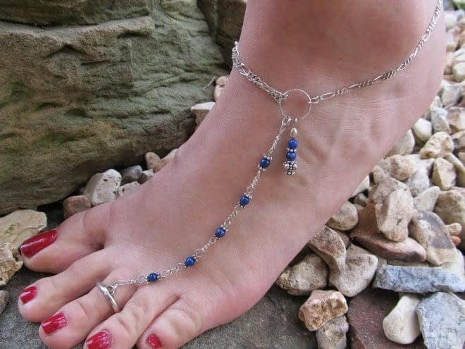 ↓ 3 – Stylish Anklet With Toe Ring