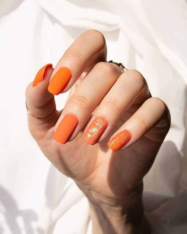 ↓ 6 – Matte Manicure Ideas for Short Nails