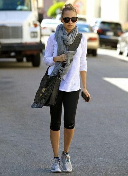 9 – Wear Leggings With A Top For Gym Outfit