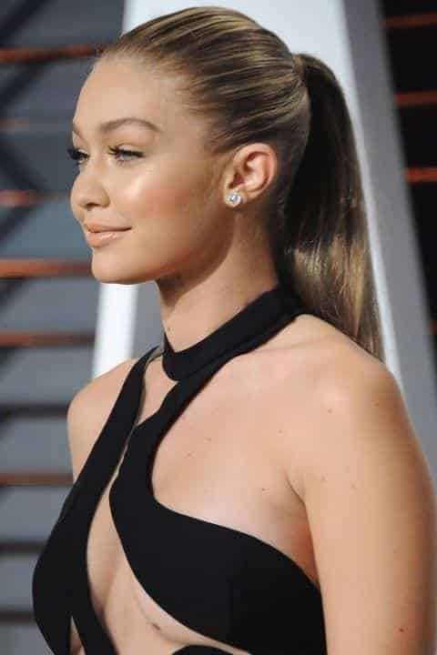 ↓ 1 – Gigi Hadid’s Sleek Ponytail