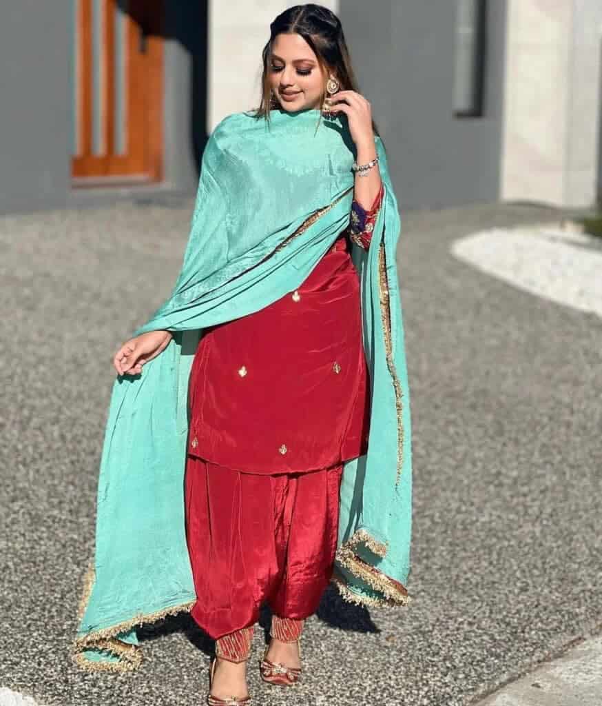 19 – Go for A Plain Red Suit With Contrasting Dupatta