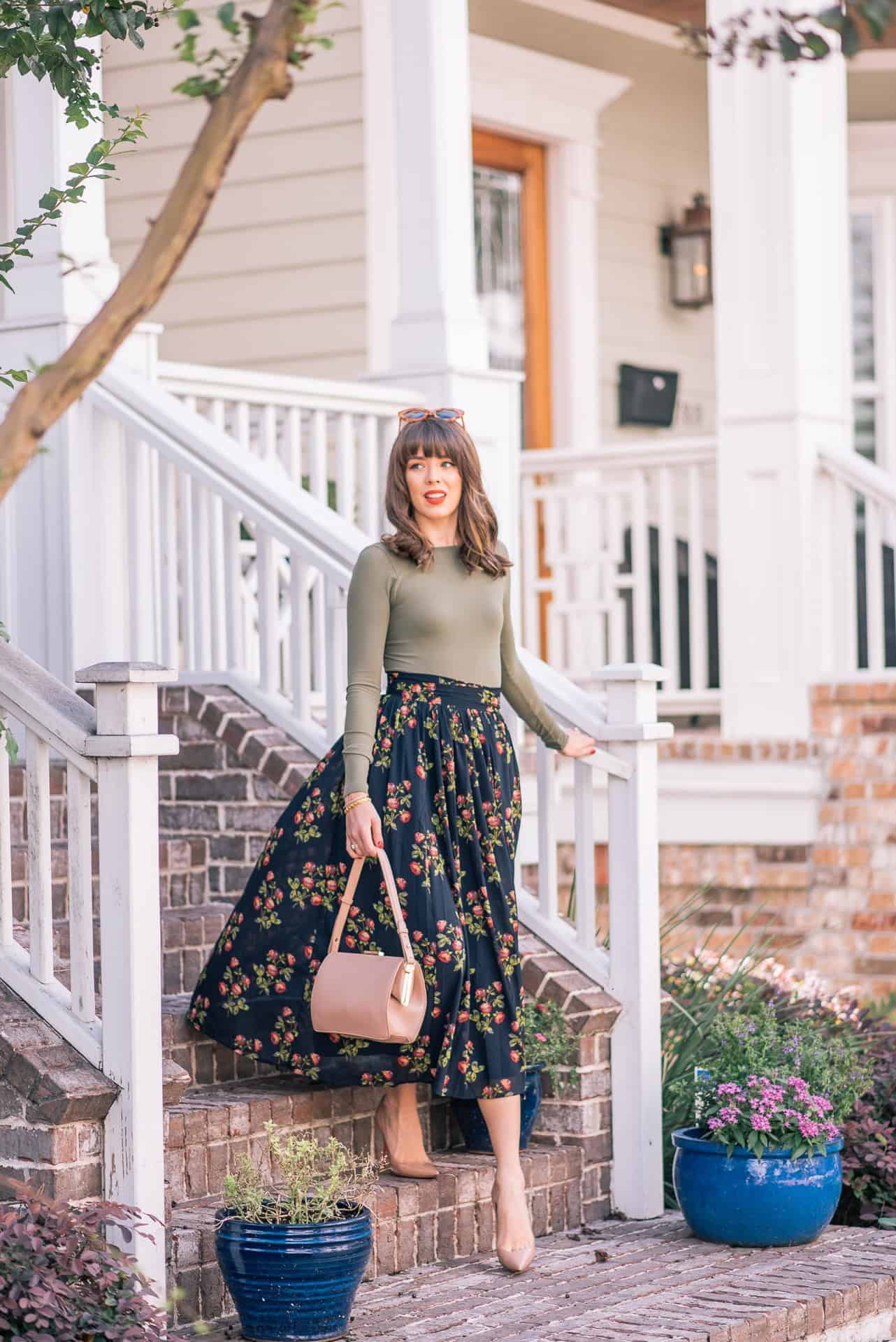 18 – Bring Out the Colors of Your Patterned Skirt Through the Shirt & Accessories