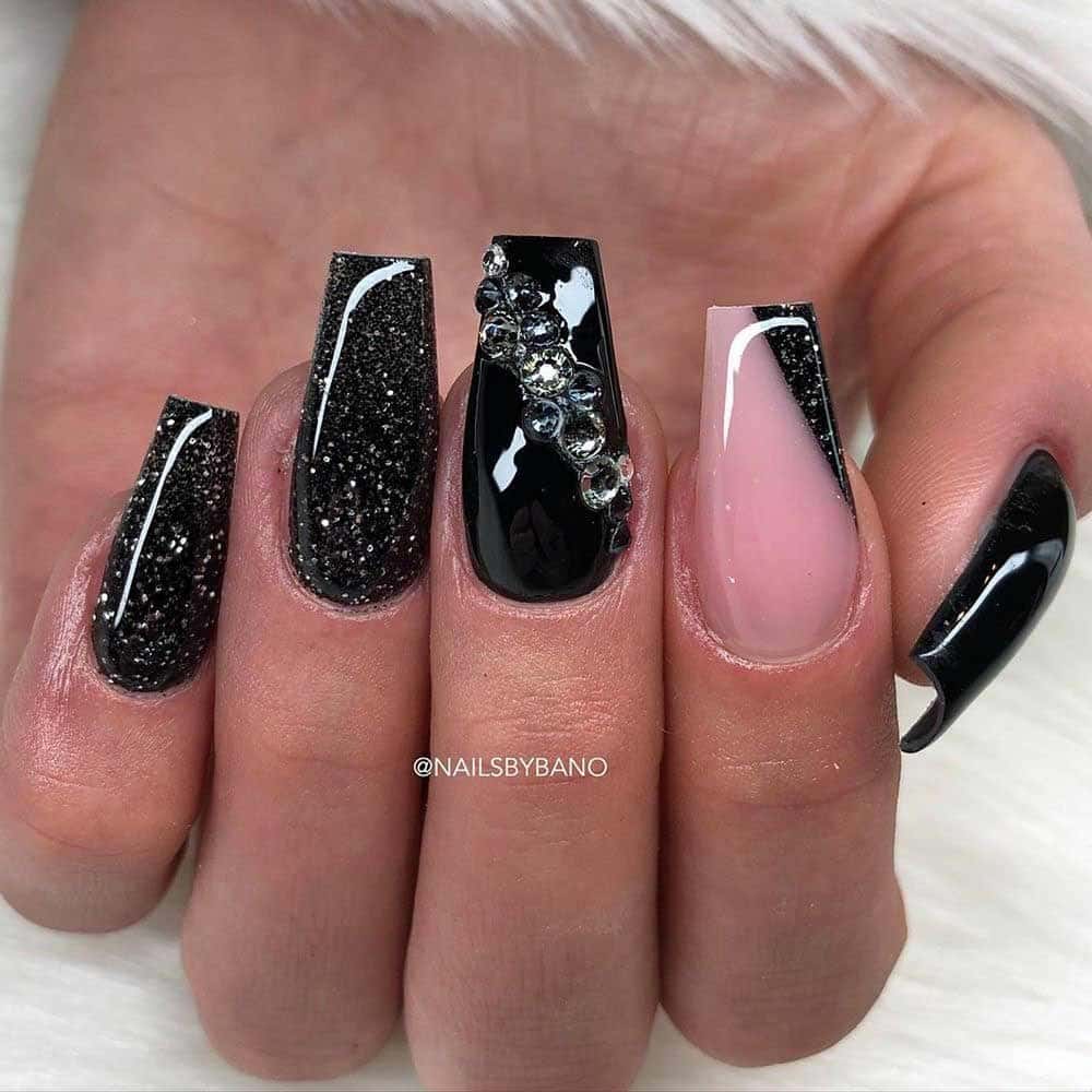 15 – Classy Dip Powder Black Nails