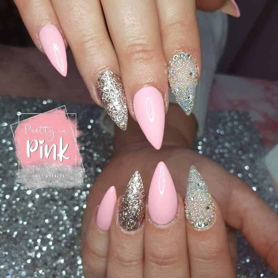 ↓ 7 – Pretty in Pink Nails