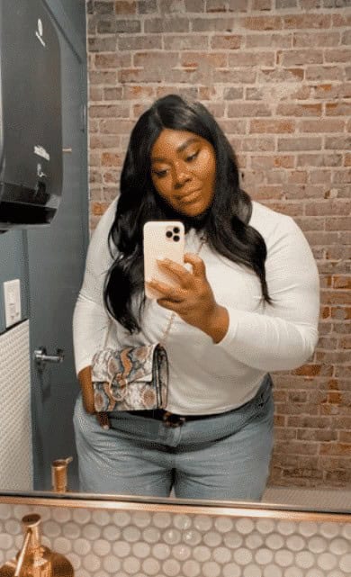 ↓ 24. Chic Weekend Look for Plus-Size Women