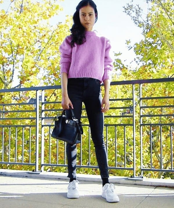 17 – How To Wear Nike Sneakers With A Fall Outfit?