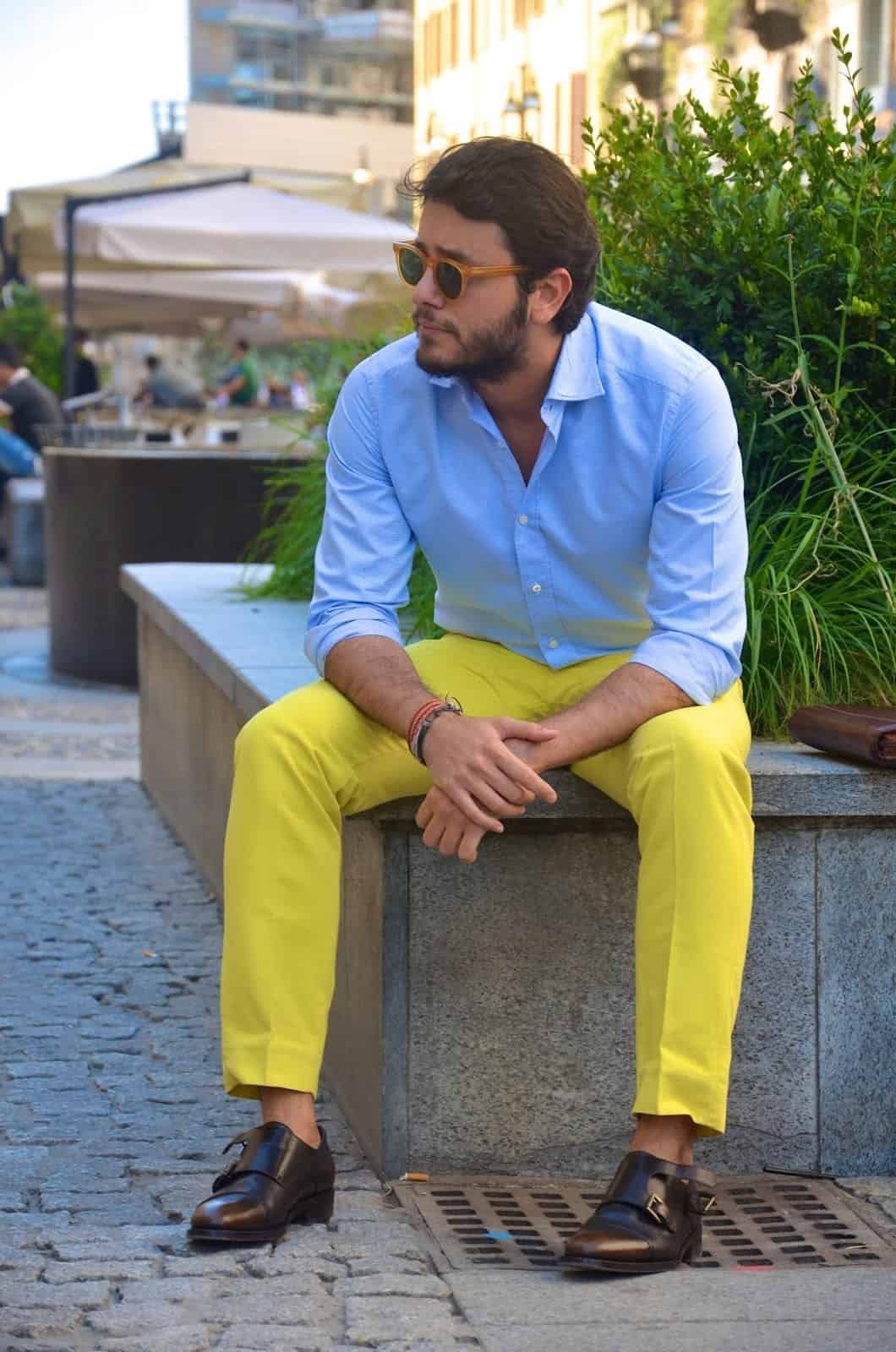 ↓ 3 – What Shoes to Wear with Yellow Pants