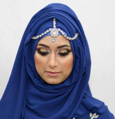 #4- Twisted Hijab Style with Crystal Tikka Piece